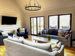 Tree Top Lakefront Cottage on Lake Nantahala